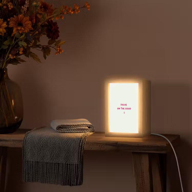 Focus - Beige - Roze - Smiley Light Box met kabel (Tafellamp) klein -sfeer4
