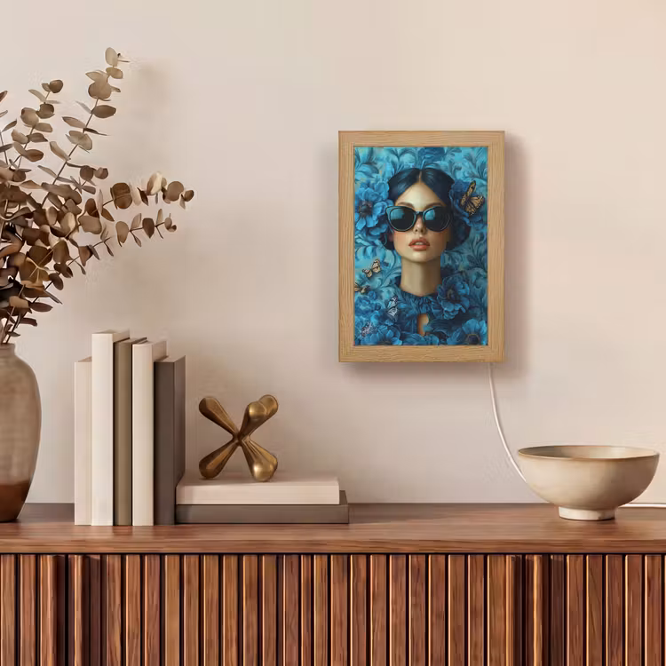 Vrouw - Bloemen - Vlinders - Blauw - Abstract Light Box met kabel (Tafellamp) klein -sfeer2