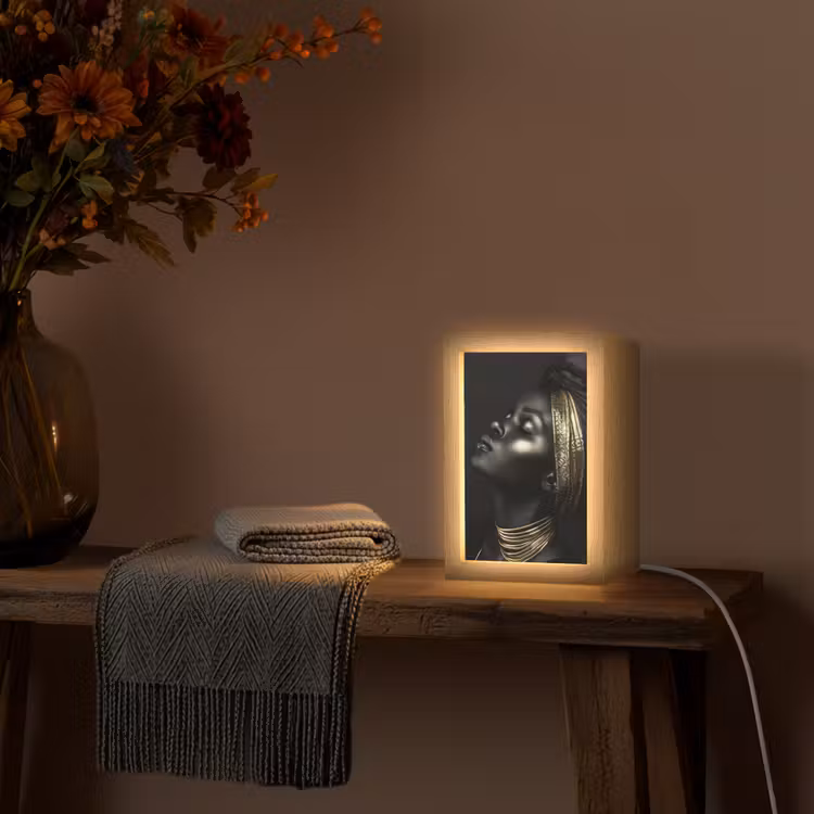 Vrouw - Goud - Portret - Modern Light Box met kabel (Tafellamp) klein -sfeer4