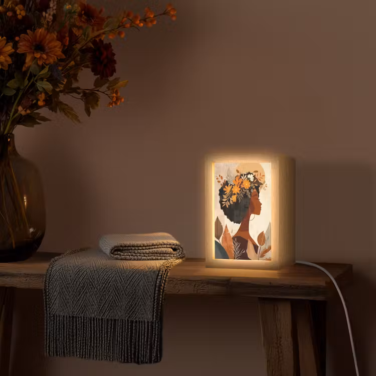 Vrouw - Krullen - Bloemen - Beige Light Box met kabel (Tafellamp) klein -sfeer4