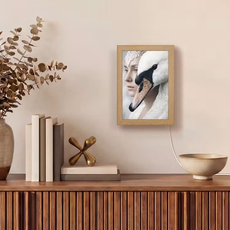 Vrouw - Zwaan - Wit Light Box met kabel (Tafellamp) klein -sfeer2