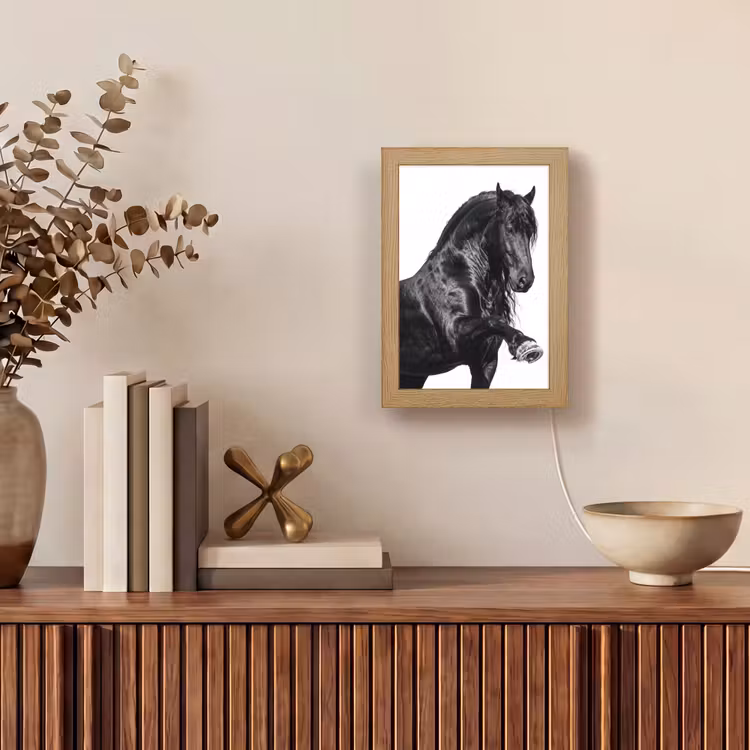 Fries - Hengst - Modern Light Box met kabel (Tafellamp) klein -sfeer2