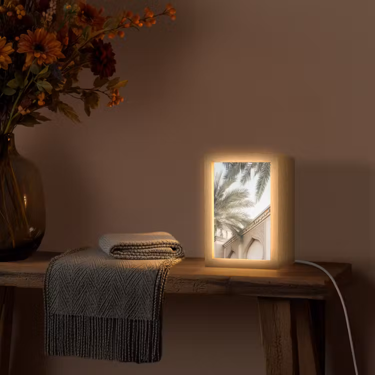 Gebouw - Palmbomen - Beige - Zon Light Box met kabel (Tafellamp) klein -sfeer4