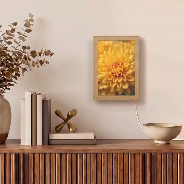 Geel - Chrysant - Zachtheid Light Box met kabel (Tafellamp) klein -sfeer2