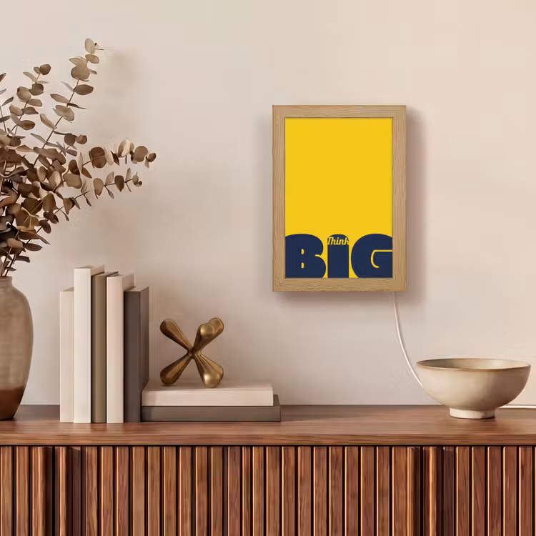 Geel - Think big - Grafisch Light Box met kabel (Tafellamp) klein -sfeer2