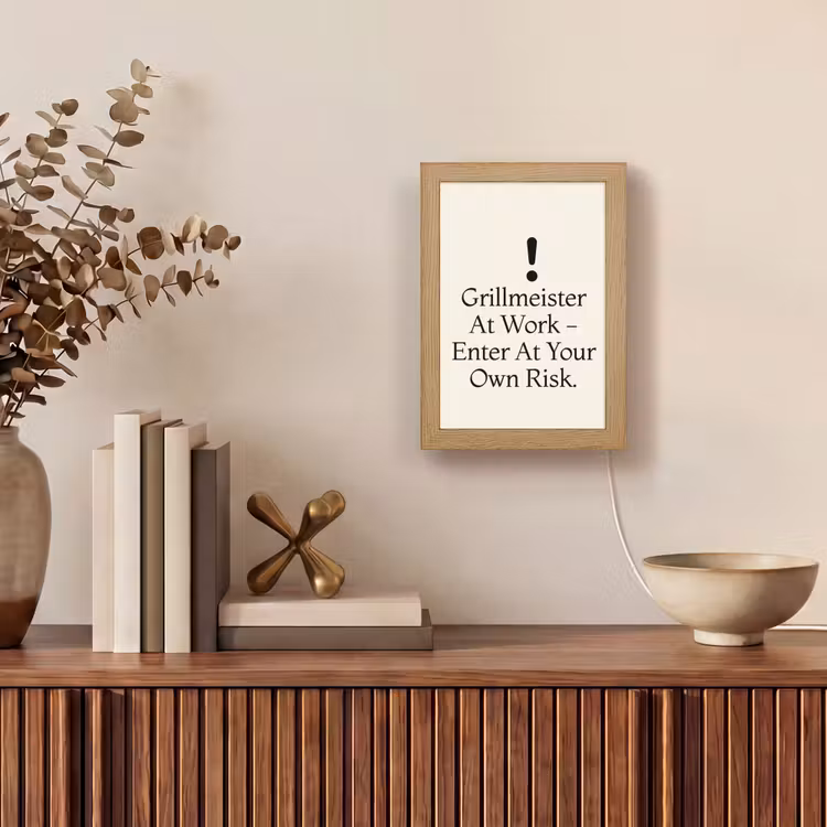 Grill - Uitroepteken - Zwart - Tekst Light Box met kabel (Tafellamp) klein -sfeer2