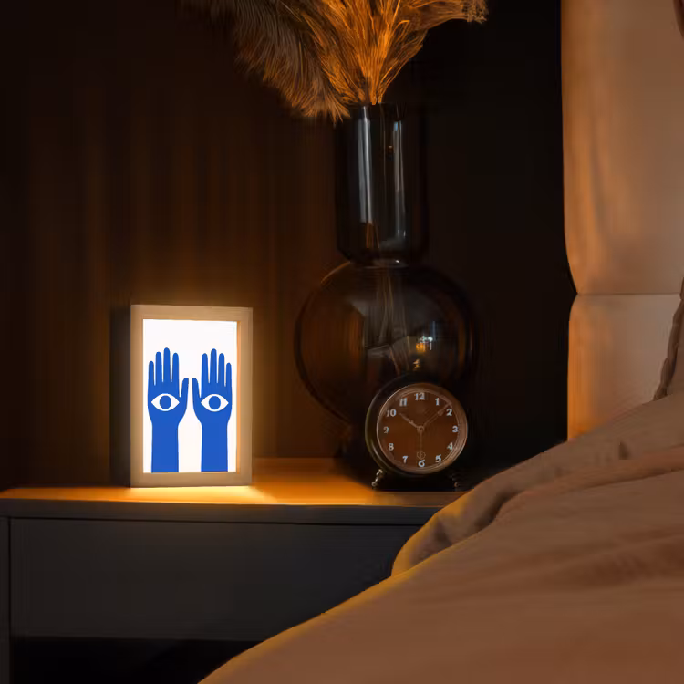 Handen - Twee - Ogen - Blauw Light Box met kabel (Tafellamp) klein -sfeer1