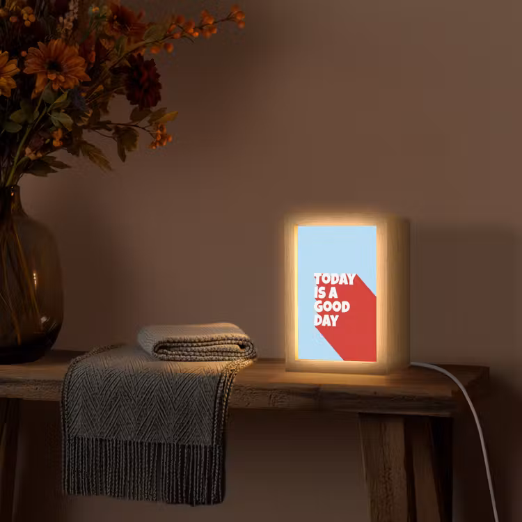 Today is a good day - Rood - lichtblauw Light Box met kabel (Tafellamp) klein -sfeer4