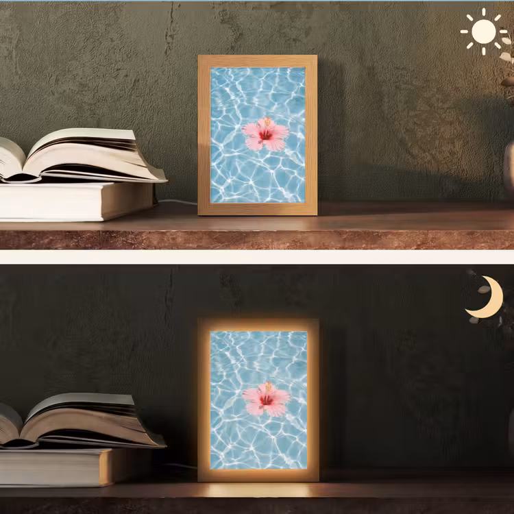 Hibiscus - Water - Roze Light Box met kabel (Tafellamp) klein -sfeer3