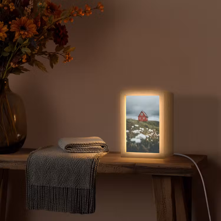 Heuvel - Huisje - Bloemen - Wit Light Box met kabel (Tafellamp) klein -sfeer4