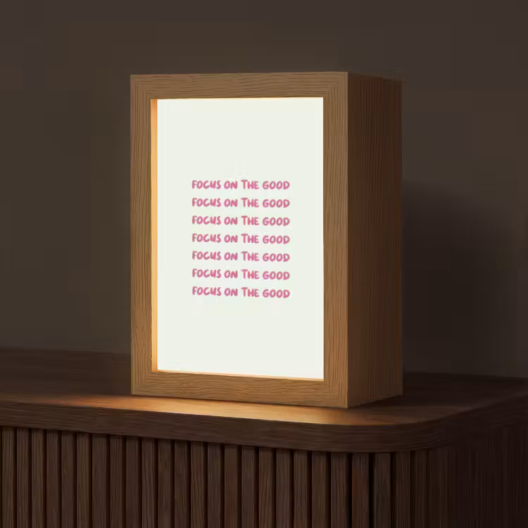 Focus on the good - Roze Light Box met kabel (Tafellamp) klein -z3d_website