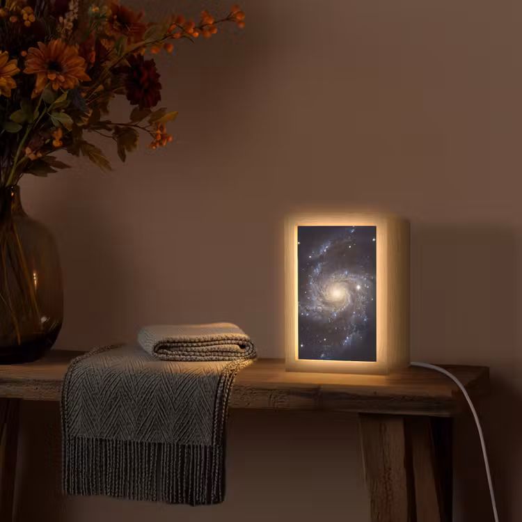 Kosmos - Sterrenstelsel - Donker Light Box met kabel (Tafellamp) klein -sfeer4
