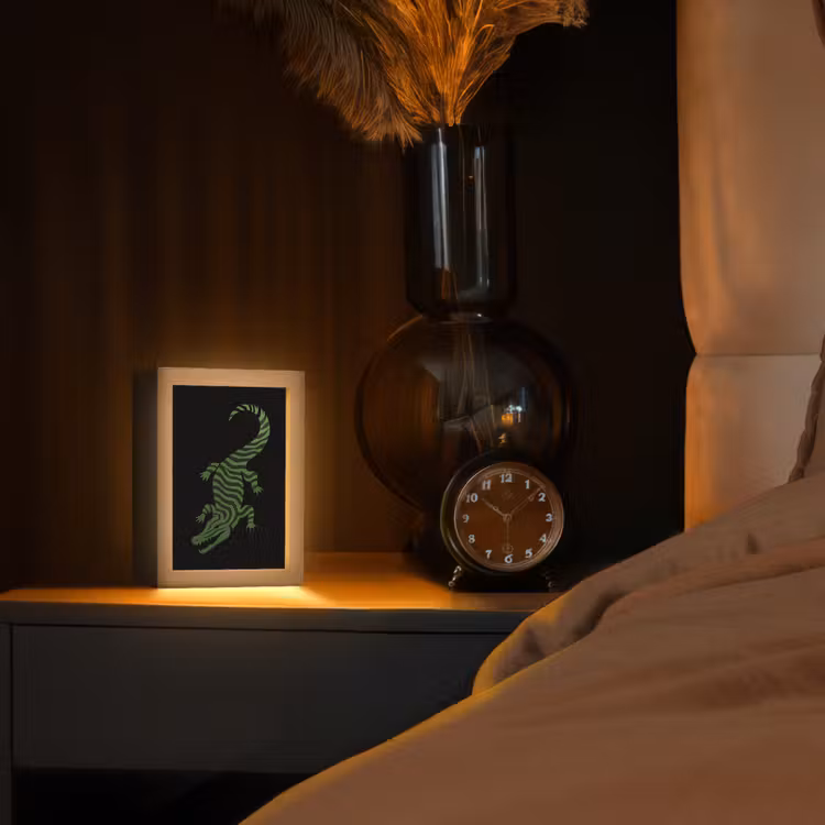 Krokodil - Groen - Tijgerachtig - Strepen Light Box met kabel (Tafellamp) klein -sfeer1