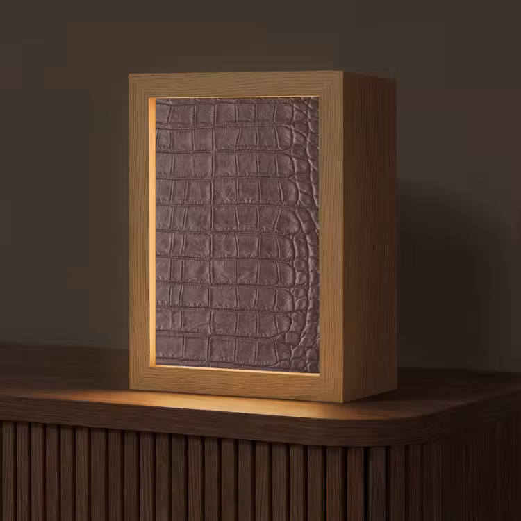 Krokodil - Leer - Bruin Light Box met kabel (Tafellamp) klein -z3d_website