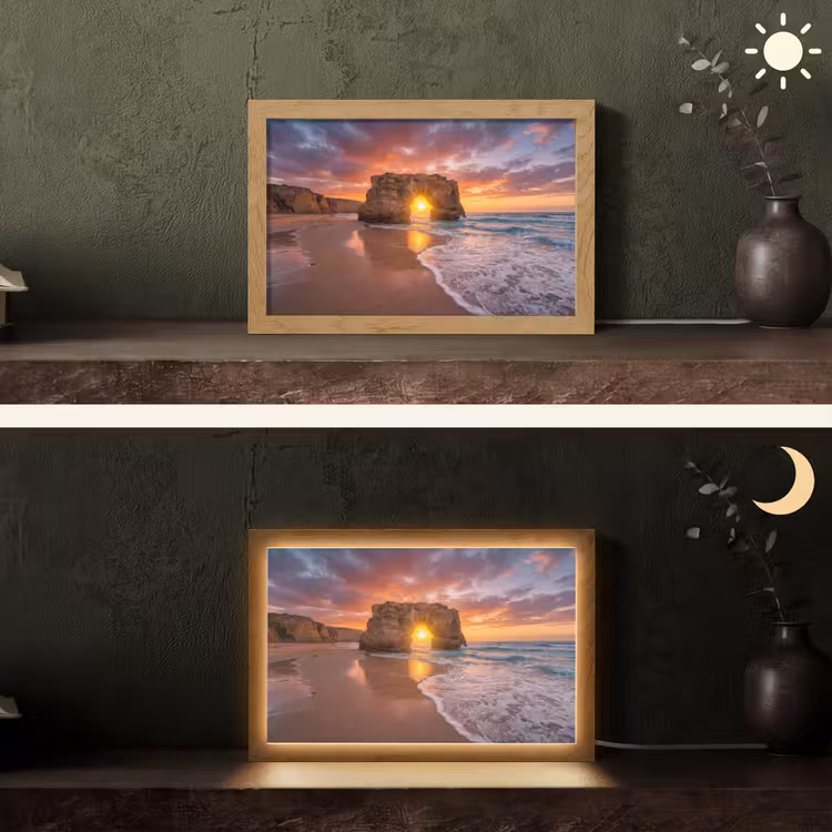 Kust - Rots - Zonsondergang - Zee - Natuur Light Box met kabel (Tafellamp) klein -sfeer3