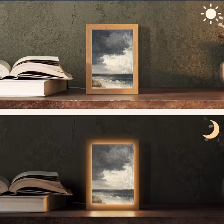 Kust - Golven - Rots - Storm Light Box met kabel (Tafellamp) klein -sfeer3