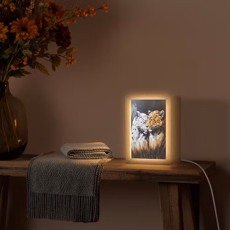 Luipaard - Oranje - Wit - Gras Light Box met kabel (Tafellamp) klein -sfeer4