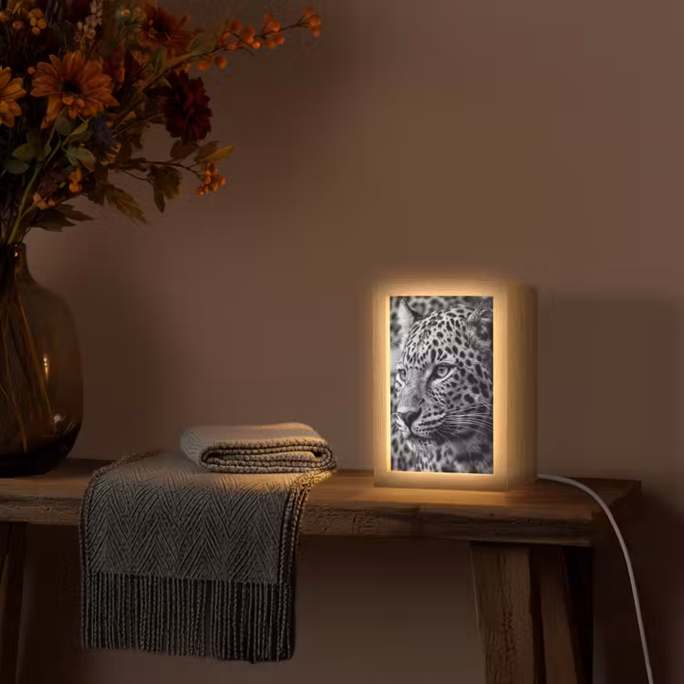 Luipaard - Zwart - Wit - Oog Light Box met kabel (Tafellamp) klein -sfeer4