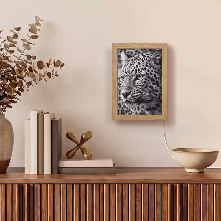 Luipaard - Zwart - Wit - Oog Light Box met kabel (Tafellamp) klein -sfeer2