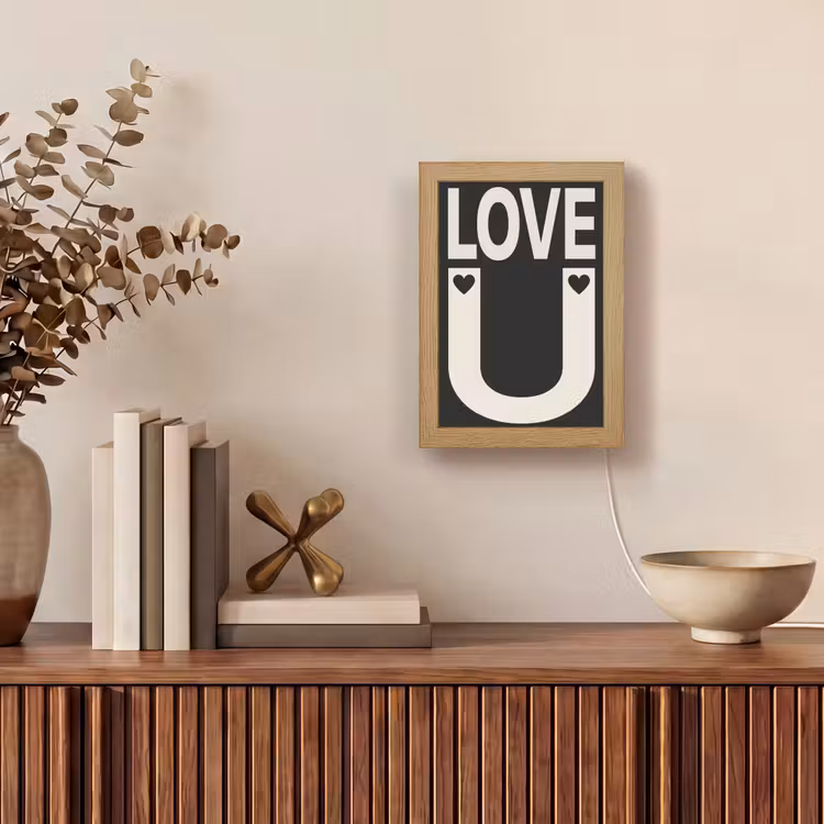 Love - Zwart - Minimalistisch Light Box met kabel (Tafellamp) klein -sfeer2