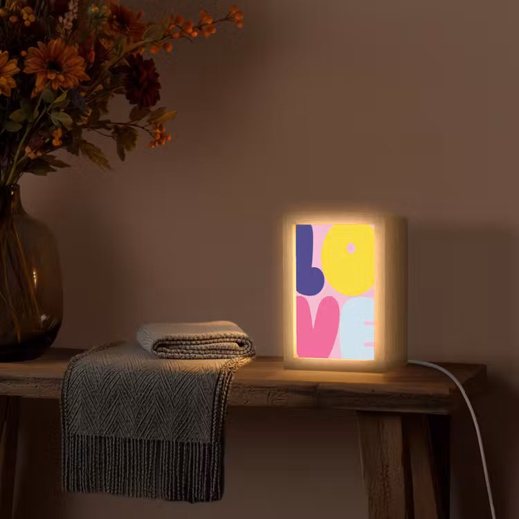 Love - Valentijn - Kleurrijk Light Box met kabel (Tafellamp) klein -sfeer4