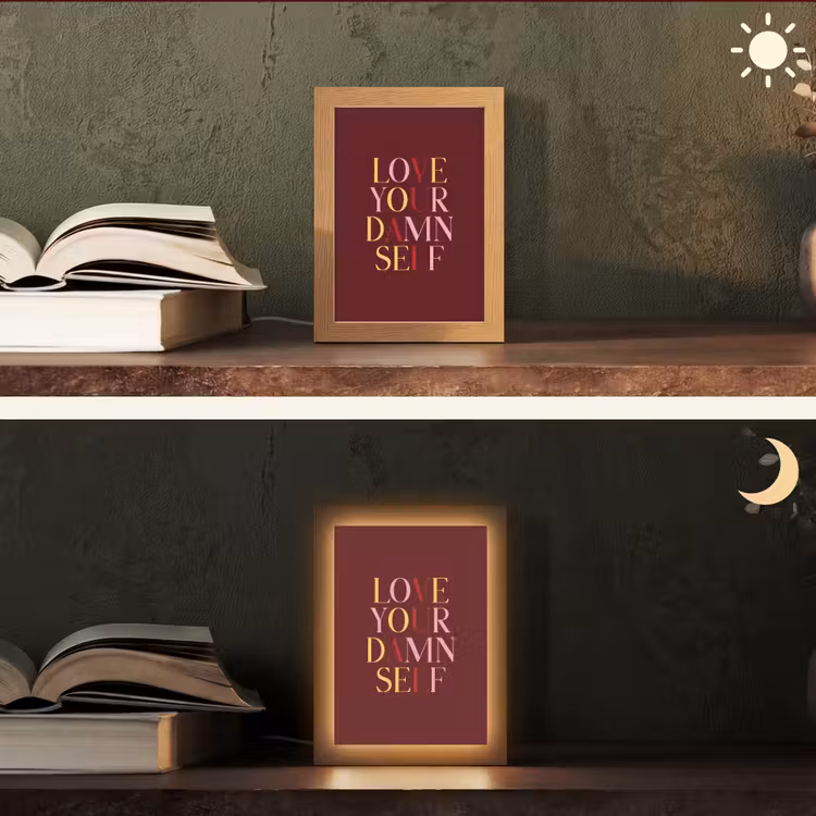 Love your damn self - Kleurrijk - Bordeaux Light Box met kabel (Tafellamp) klein -sfeer3