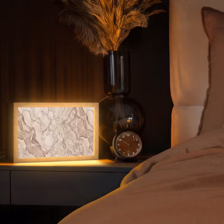 Marmer - Aderen - Textuur - Beige - Modern Light Box met kabel (Tafellamp) klein -sfeer1
