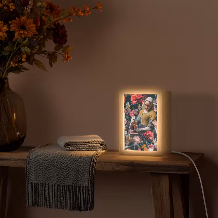Melkmeisje - Johannes Vermeer - Bloemen - Roze Light Box met kabel (Tafellamp) klein -sfeer4