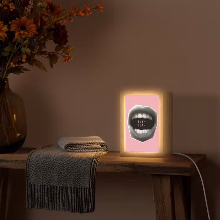 Mond - BLAH BLAH - Roze Light Box met kabel (Tafellamp) klein -sfeer4
