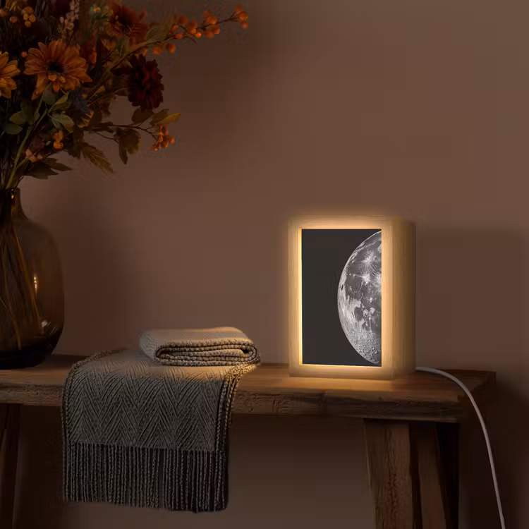 Close-up - Maan - Wit - Textuur Light Box met kabel (Tafellamp) klein -sfeer4
