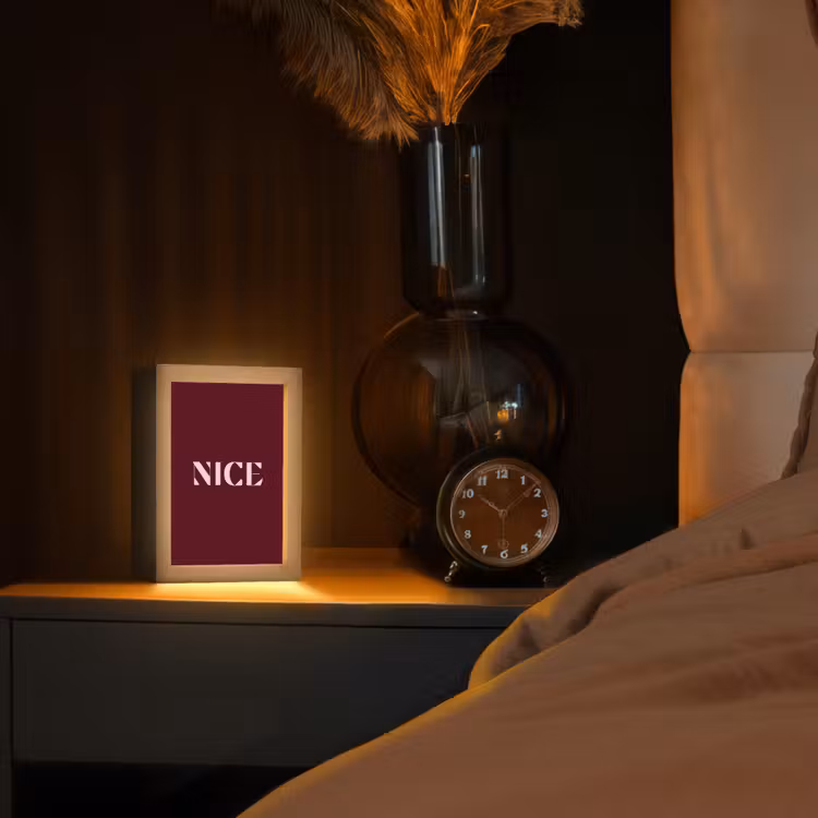 Nice - Bordeaux - Roze Light Box met kabel (Tafellamp) klein -sfeer1