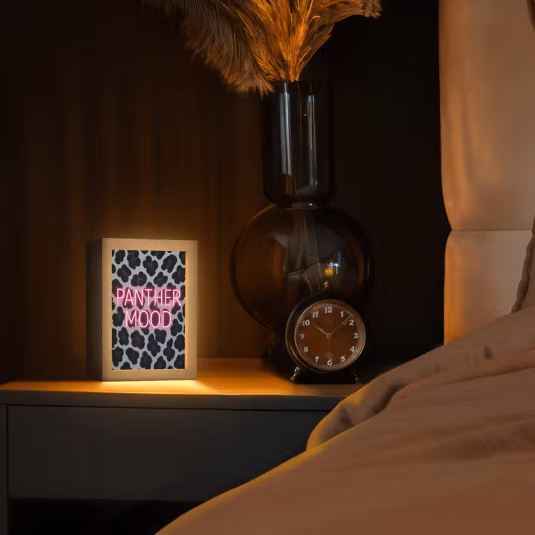 Panterprint - Zwart - Neonletters - Roze Light Box met kabel (Tafellamp) klein -sfeer1