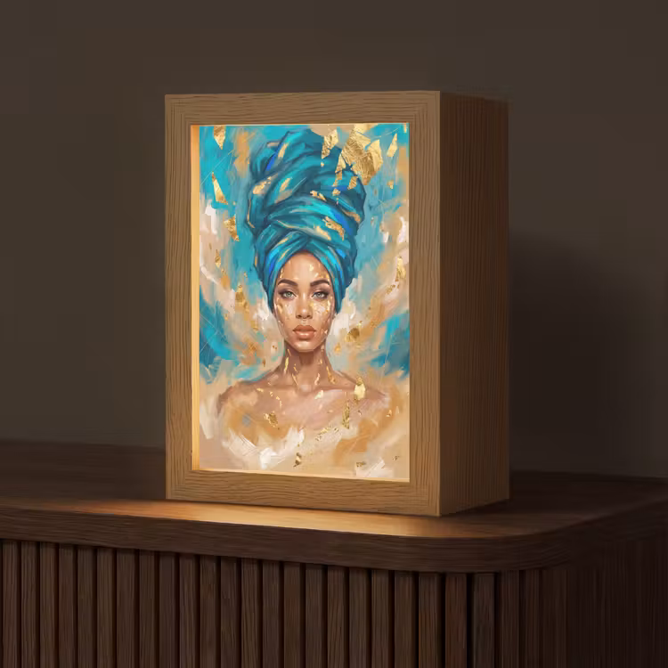Portret - Vrouw - Schilderij - Blauw - Goud - Expressief Light Box met kabel (Tafellamp) klein -z3d_website