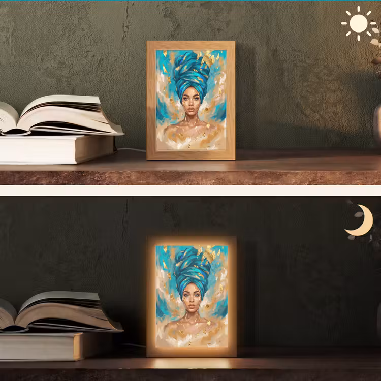 Portret - Vrouw - Schilderij - Blauw - Goud - Expressief Light Box met kabel (Tafellamp) klein -sfeer3