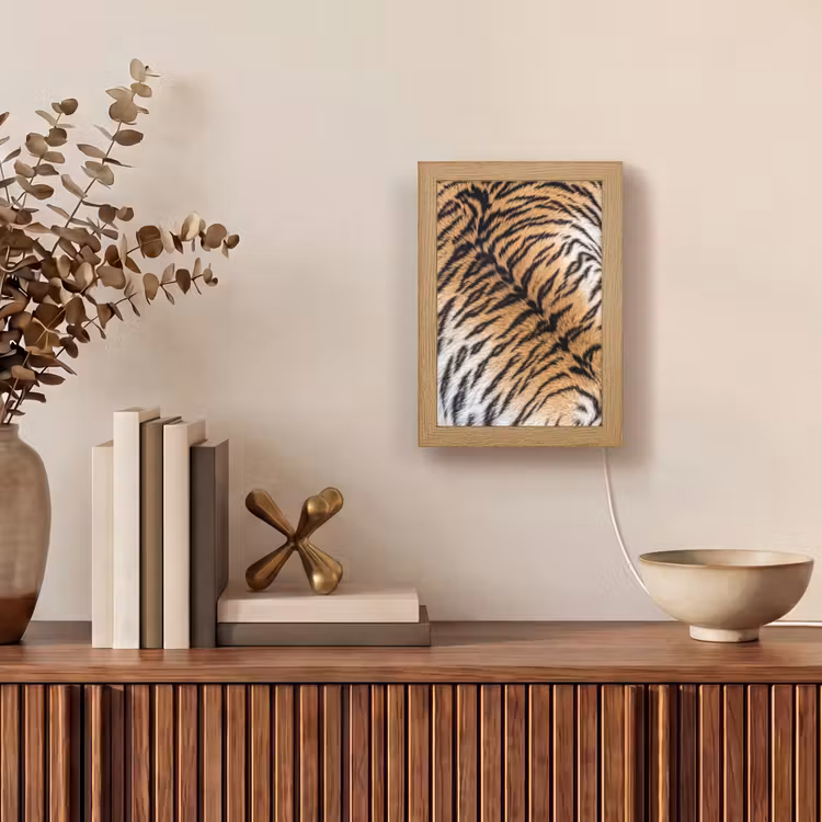 Realistisch - Tijgervacht - Zwart Light Box met kabel (Tafellamp) klein -sfeer2