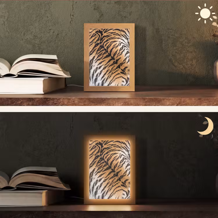 Realistisch - Tijgervacht - Zwart Light Box met kabel (Tafellamp) klein -sfeer3