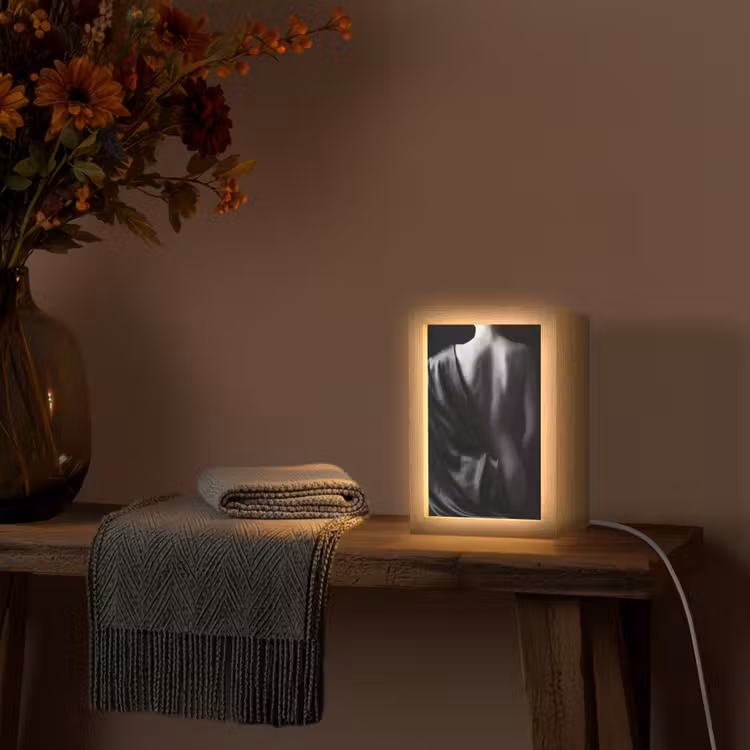 Schouder - Zijde - Rug - Zwart - Wit - Elegant Light Box met kabel (Tafellamp) klein -sfeer4