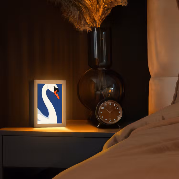 Zwaan - Wit - Snavel - Illustratie Light Box met kabel (Tafellamp) klein -sfeer1