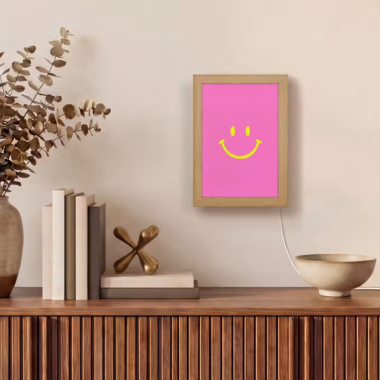 Smiley - Vrolijk - Roze Light Box met kabel (Tafellamp) klein -sfeer2