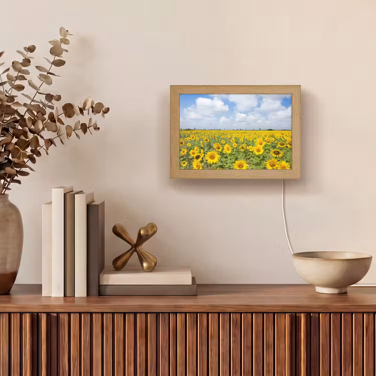 Zonnebloemen - Bloemen - Wolken - Natuur - Geel - Landschap Light Box met kabel (Tafellamp) klein -sfeer2