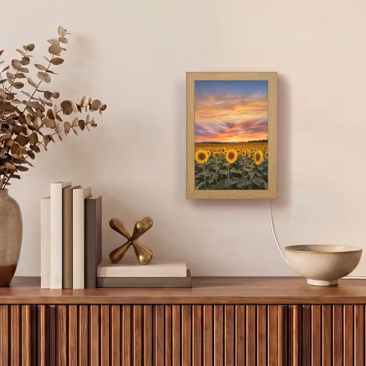 Zonnebloemen - Heuvellandschap - Geel Light Box met kabel (Tafellamp) klein -sfeer2