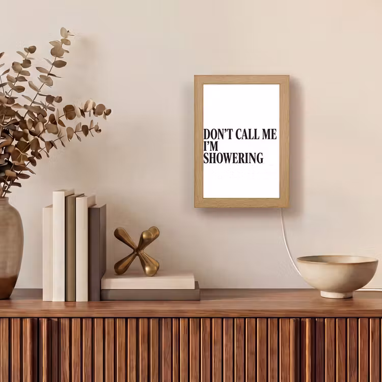 Tekst - Modern - Zwart - Wit Light Box met kabel (Tafellamp) klein -sfeer2