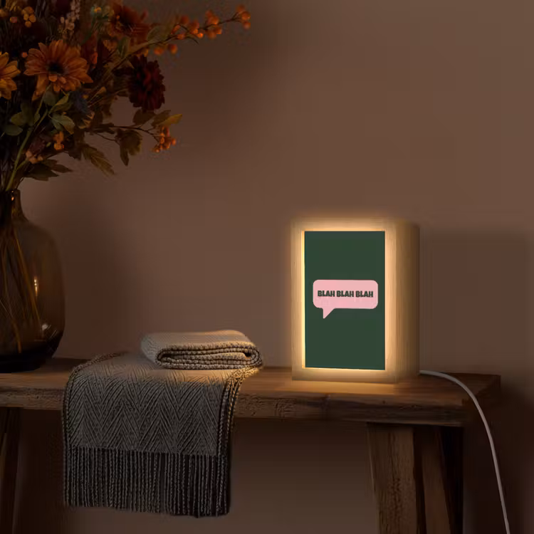 Tekstwolk - BLAH BLAH BLAH - Roze Light Box met kabel (Tafellamp) klein -sfeer4