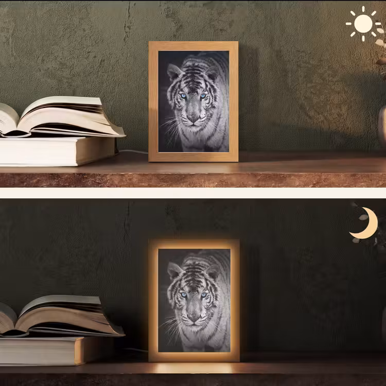 Tijger - Dier - Zwart - Blauw - Modern Light Box met kabel (Tafellamp) klein -sfeer3