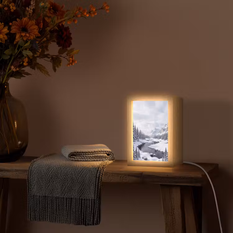 Sneeuwlandschap - Bergen - Rivier - Winter Light Box met kabel (Tafellamp) klein -sfeer4