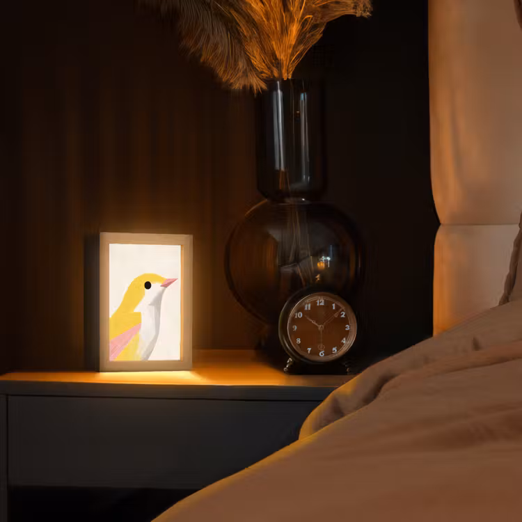 Vogel - Minimalistisch - Geel Light Box met kabel (Tafellamp) klein -sfeer1