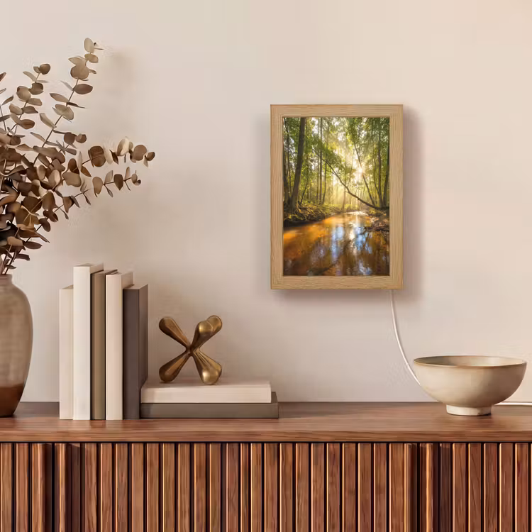Bos - Beek - Zonlicht - Natuur - Groen Light Box met kabel (Tafellamp) klein -sfeer2