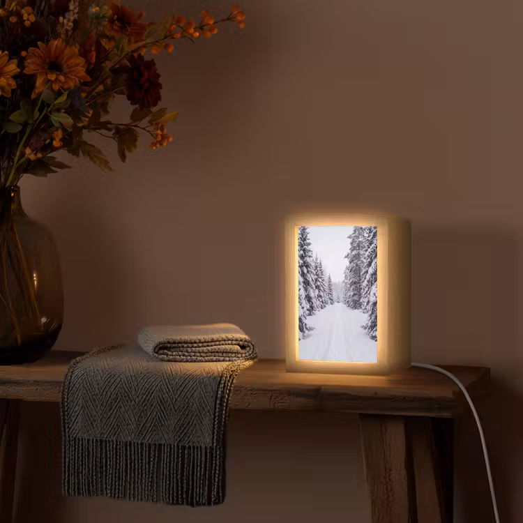 Bos - Winter - Sneeuw - Pad - Natuur Light Box met kabel (Tafellamp) klein -sfeer4
