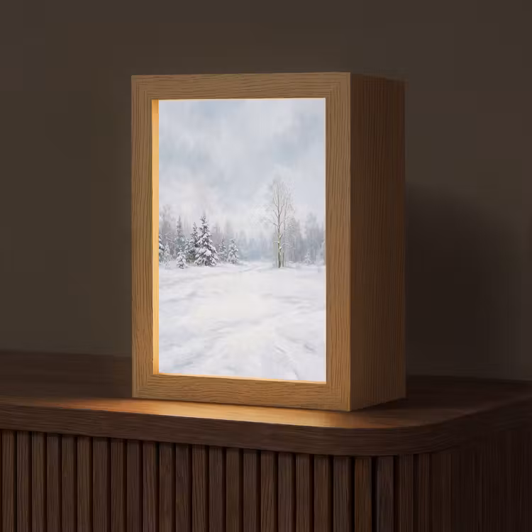 Bospad - Dennen - Sneeuw - Winter - Rustgevend Light Box met kabel (Tafellamp) klein -z3d_website