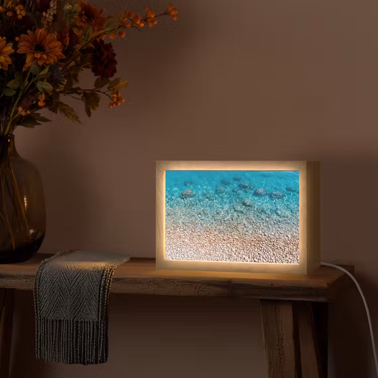 Water - Kiezels - Natuur - Levendig - Turkoois Light Box met kabel (Tafellamp) klein -sfeer4